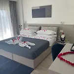 Otel Petit Palais 4*