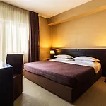 Petit Palais Otel
