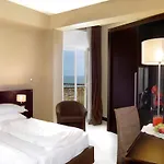 Petit Palais Otel