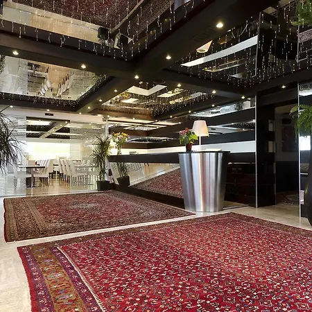Hotel Petit Palais 4*